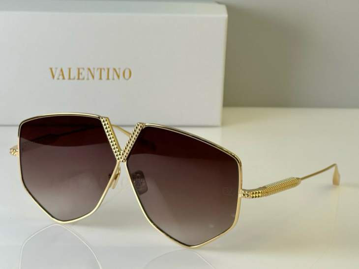 Picture of Valentino Sunglasses _SKUfw65111984fw